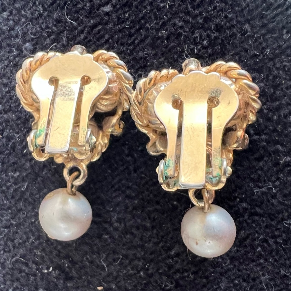 Hattie Carnegie Signed Faux Pearl And Diamond Antique Style Vintage Earrings - Picture 4 of 6